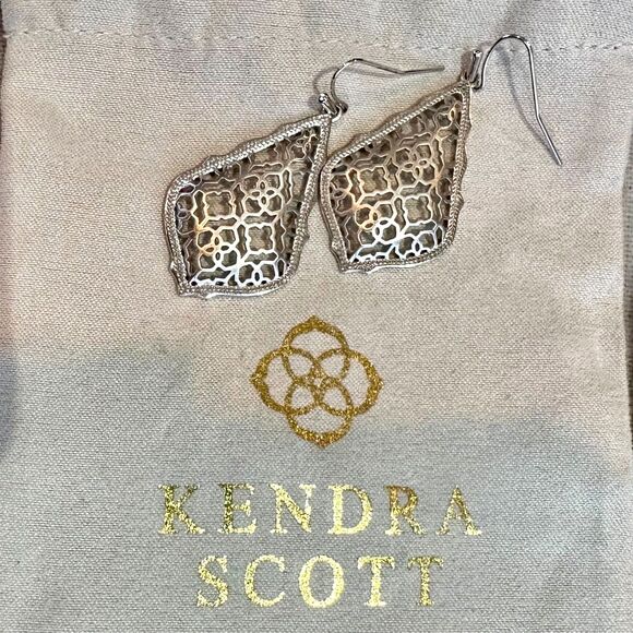 NWOT Kendra Scott Addie Silver Drop Earrings in Silver Filigree Mix - Picture 6 of 16